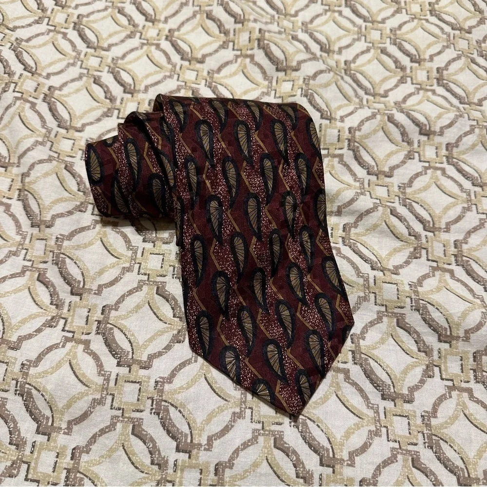 Robert Talbott Best of Class Tie Hand Sewn Silk Hand Painted in Italy 56” x 4”